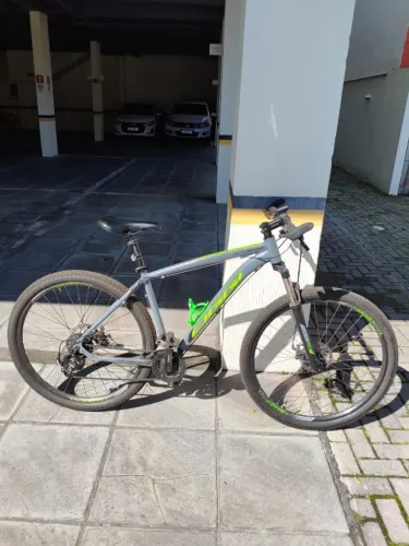 2 Bicicletas OGGI MTB 29 - Quadros 17 e 19 - Ótimo Estado