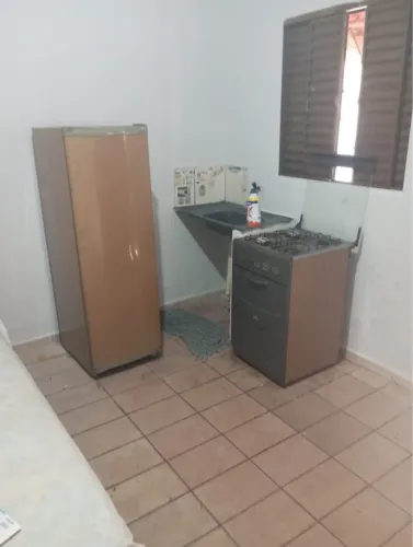 Kitnet quadra 1106 sul com geladeira e fogão