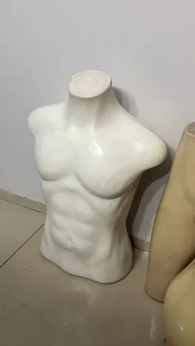 Manequins masculino e feminino 