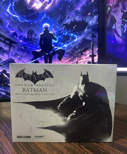 Batman Arkham Inart - Versão Battle Damaged 1/12