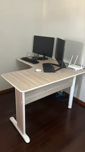 Mesa de escritório semi nova 