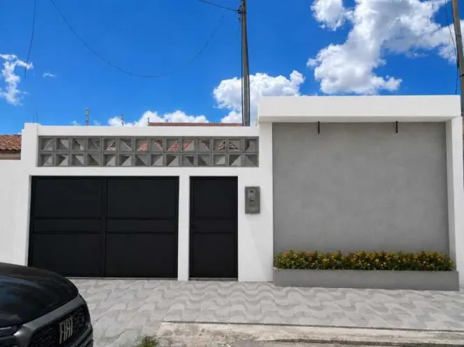 Casa de rua : / Residencial / Piabeta