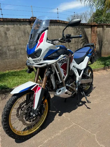África Twin 2024 Adventure Sports Dct