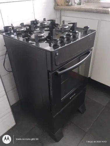 Vendo fogão semi novo em perfeito estado. 