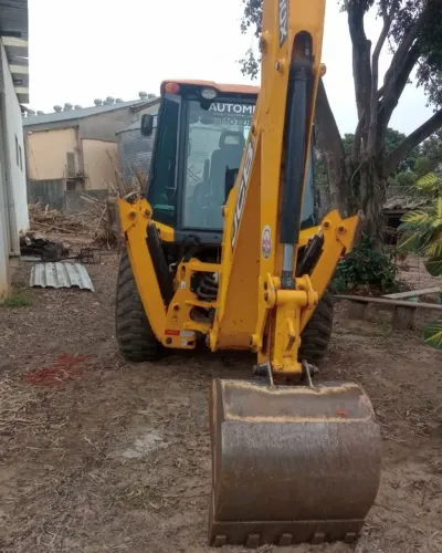Retroescavadeira JCB 3cx ano 2023