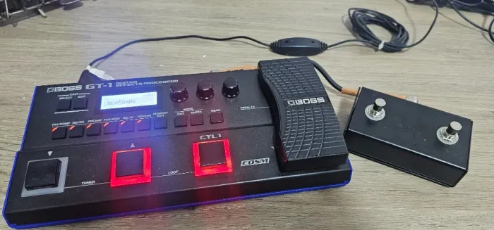 Pedaleira Boss Gt-1 + Footswitch