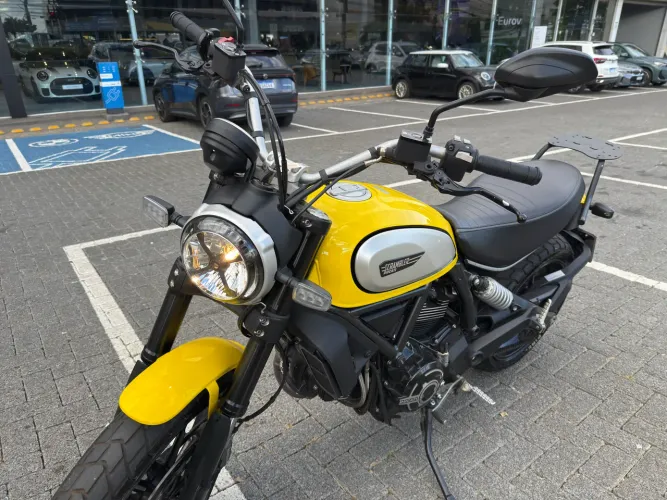 Ducati 800 última apenas 3,700Km