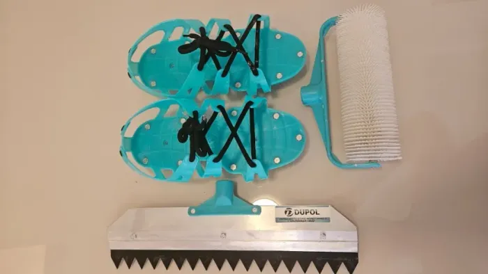 Kit instalação piso vinílico (Sapato de pregos, rolo fura bolha e rodo dentado)