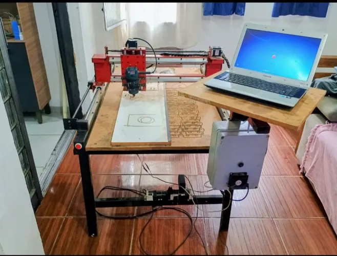 Router cnc com fuso de rosca 