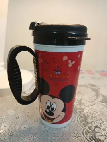 Caneca Disney Parks celebrate today 