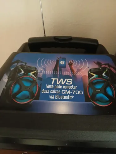Vendo caixa de som com radio Bluetooth   completa