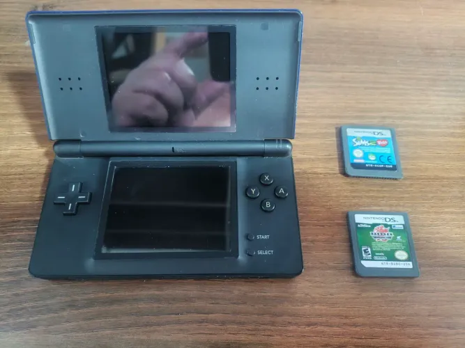 Vendo Nintendo DS lite com dois jogos originais...leia o anúncio...