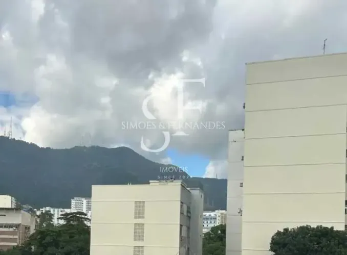 Tijuca - Rua Padre Elías Gorayeb - Sala Totalmente Reformada - 42m² - Oportunidade Única e