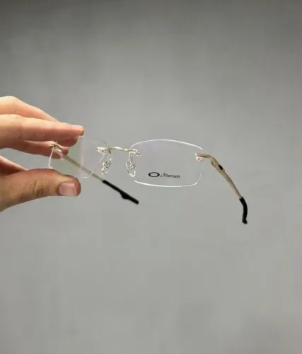 Óculos Oakley Titanium - Modelo Premium com Armação Dourada com Proteção Anti Reflexo