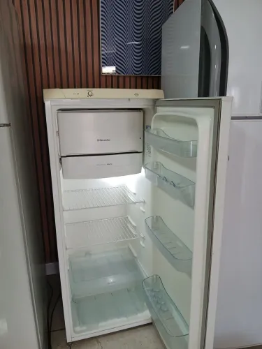 Geladeira 240 litros com garantia 
