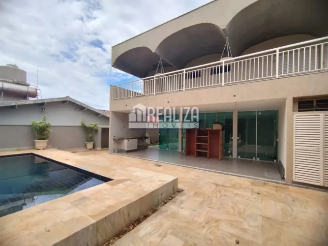 Casa em Condomínio com 5 Quarto(s) e 5 banheiro(s) para Alugar, 491 m² por R$ 11855 / Mês