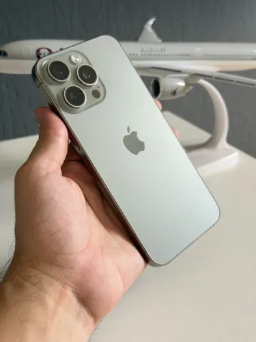 iPhone 15 Pro Max (256GB - Titânio Natural)
