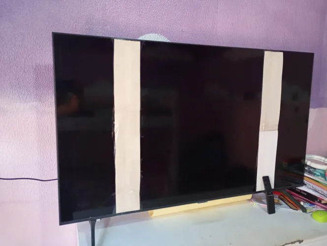 Tv Samsung Cristal UHD 55' COM DEFEITO NA TELA ( LISTRAS VERTICAIS )