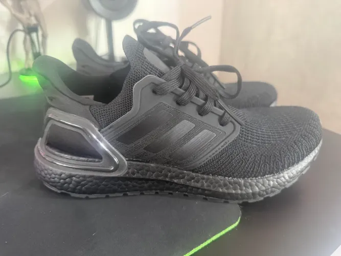 Tênis Adidas Ultraboost 20 - tamanho 37