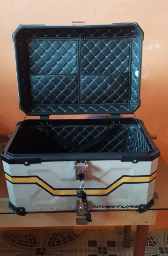 Bau De Moto Tronos Traseiro 65 Litros Aluminio 2 Capacetes