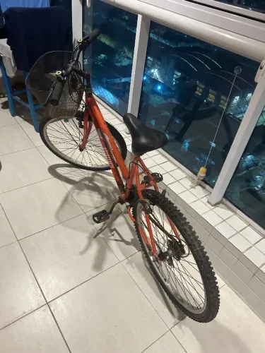 Bicicleta Track vermelha