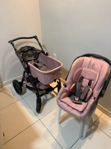 Carrinho + bebê conforto cosco rosa