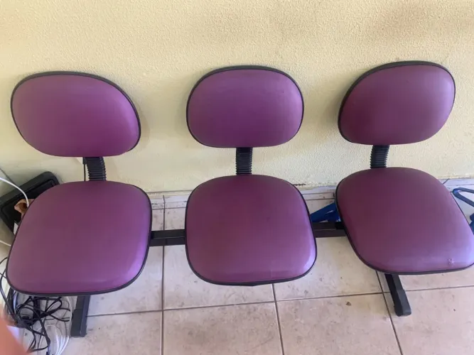 Vende-se cadeiras 3 lugares