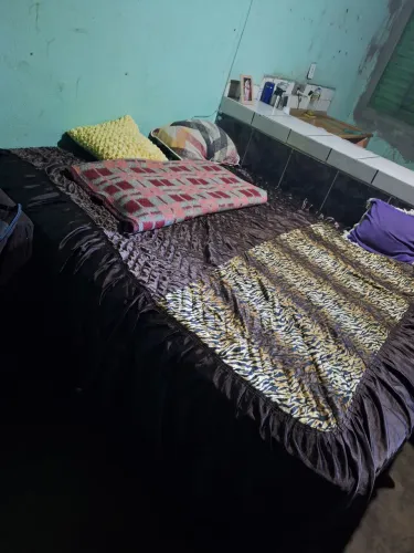 Vende-se cama de casal