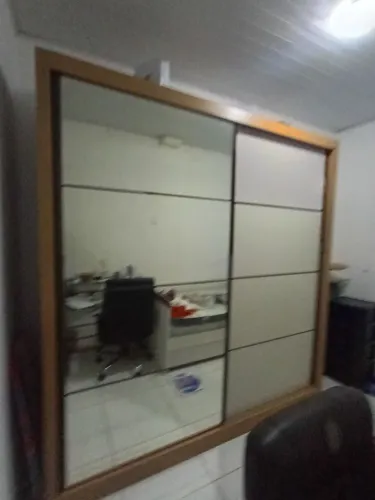 Guarda roupa semi novo 