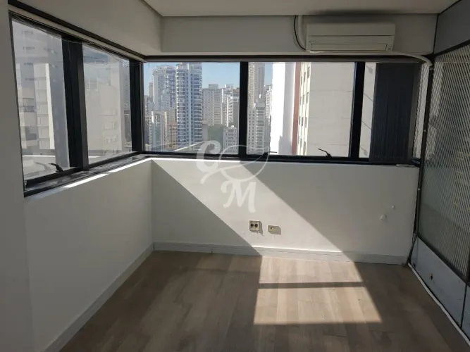 Sala Comercial à Venda/Locação em Perdizes, SP