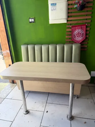 Vendo bancos Booths com mesa