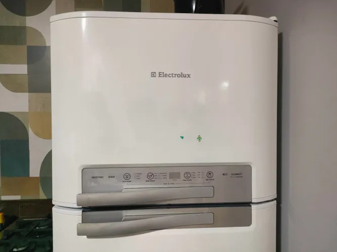 Vendo Geladeira Electrolux 411L Frost Free - Ótimo Estado!