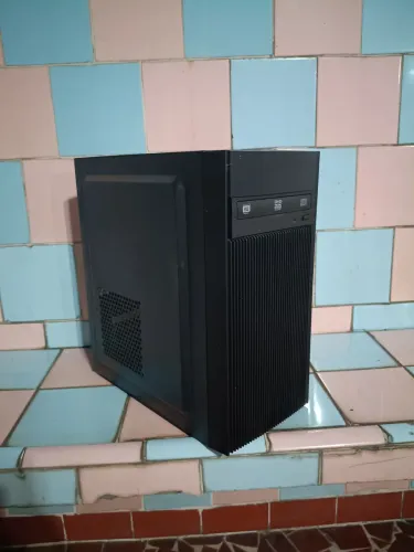 Gabinete pequeno para desktop