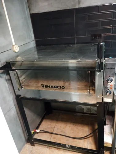 BARDADA..PRA LEVAR.....Forno de pedra, elétrico MARCA VENÂNCIO, em perfeito estado de uso!