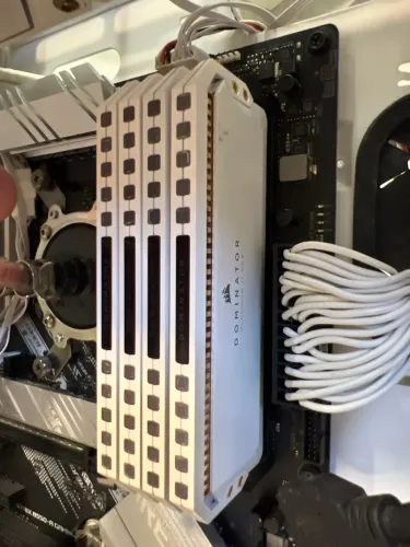 Memórias ram corsair dominator