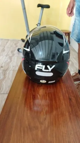 Capacete bom semi novo