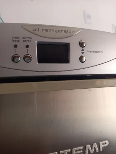 Refrigerador inox Brastemp só refrigera tipo cervejeira