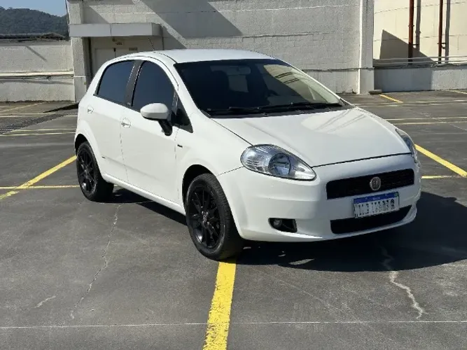 Fiat Punto Essence 1.6 Flex 16V 5P 2011