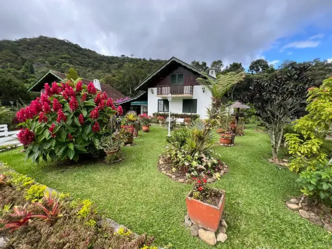 Casa em condomínio fechado com 03 quartos em Mury - Nova Friburgo - RJ