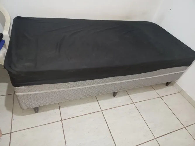Vendo cama box solteiro