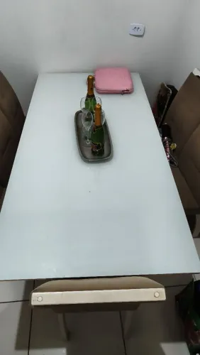 Mesa completa com as 6 cadeiras 