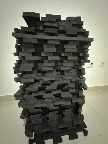 Vendo tatame 3m x 3m 20cm de espessura. Novíssimo