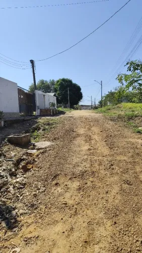 Terreno murado e embuçado