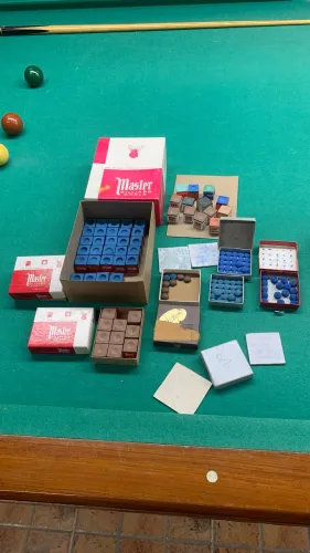 100 peças entre Giz americano Master e solas para tacos de Snooker e bilhar