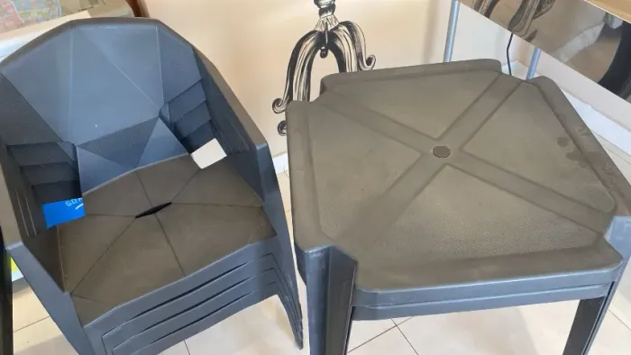 Mesa plástico com 4 cadeiras
