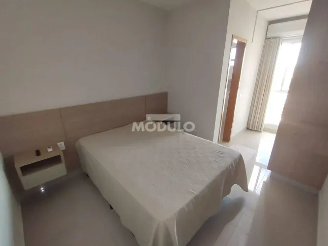 Apartamento mobiliado disponível para locação no bairro Santa Mônica.