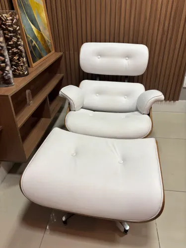 Poltrona com Puff Charles Eames novíssima, praticamente nova