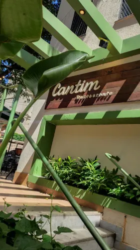 Vaga para cozinheira, com experiência e que saiba trabalhar em equipe.