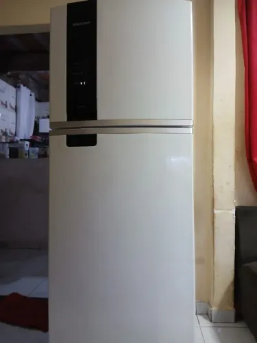 Vendo geladeira brastemp 353L
