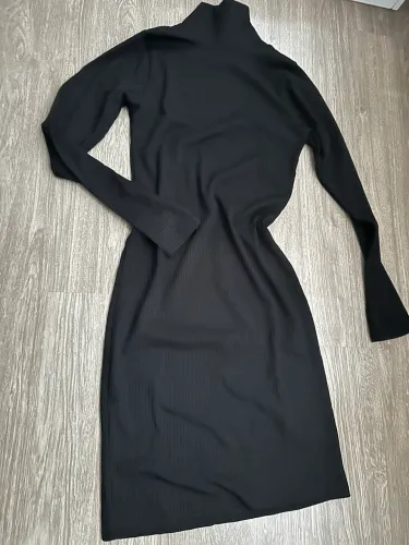 Dois vestidos em malha canelada
